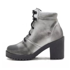 Bota Motociclista Feminina Com Cadarço Cano Curto Couro Branco Alvejado