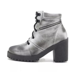 Bota Motociclista Feminina Com Cadarço Cano Curto Couro Branco Alvejado